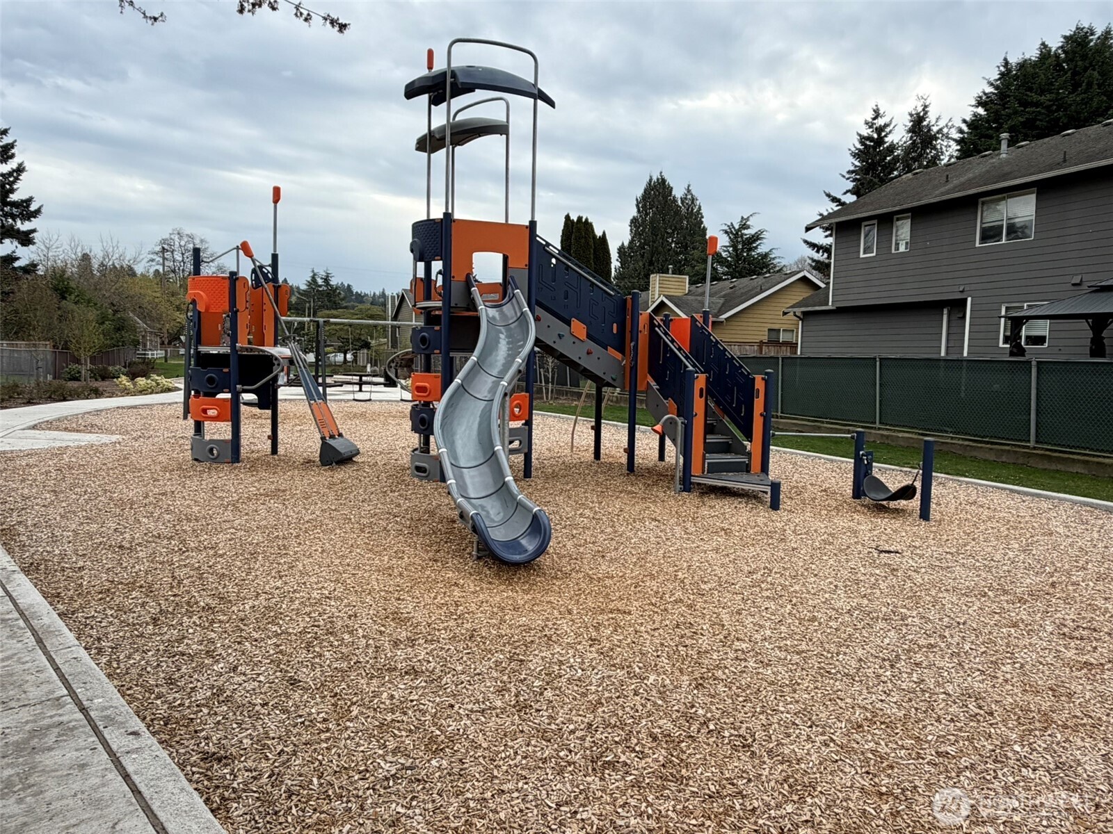516 6th Ave S, Kent, WA 98032