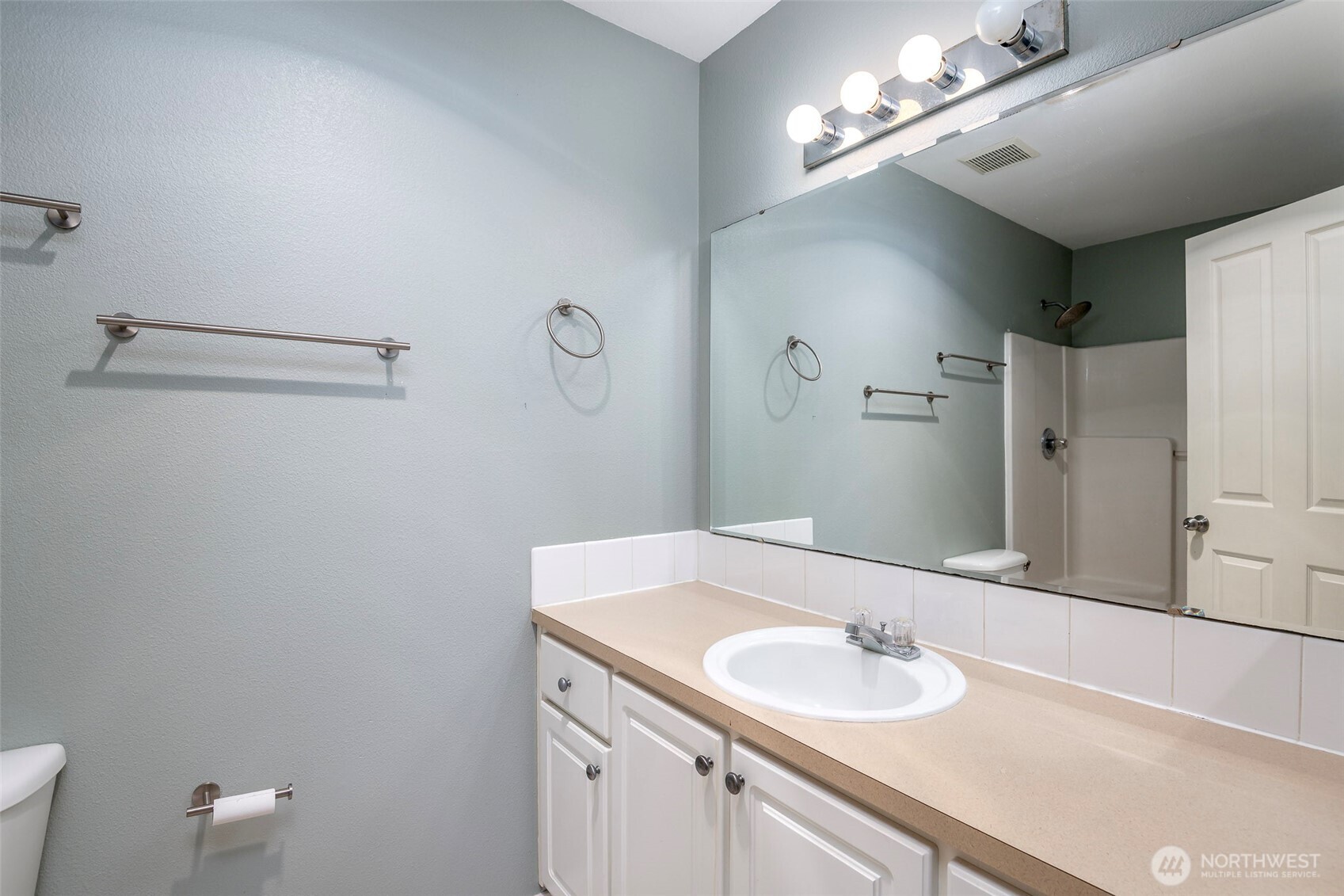 1766 Kennedy Place #D6, Dupont, WA 98327