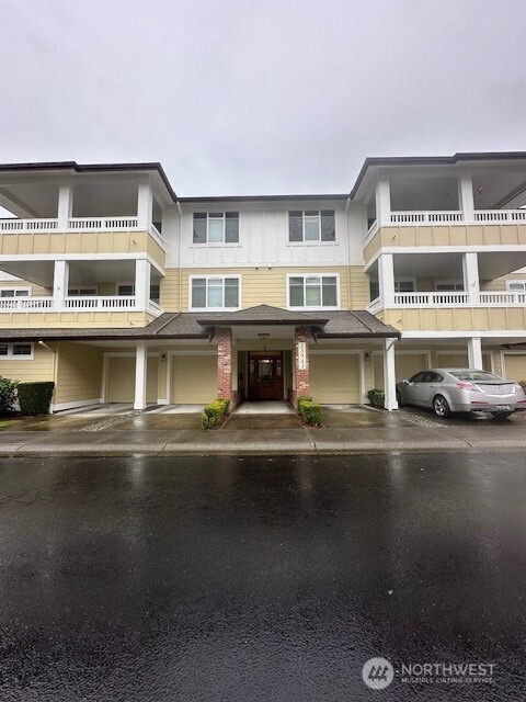 23943 NE 115th Lane #204, Redmond, WA 98053