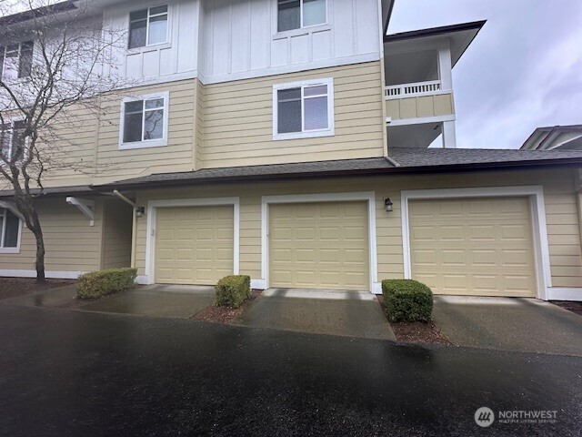 23943 NE 115th Lane #204, Redmond, WA 98053