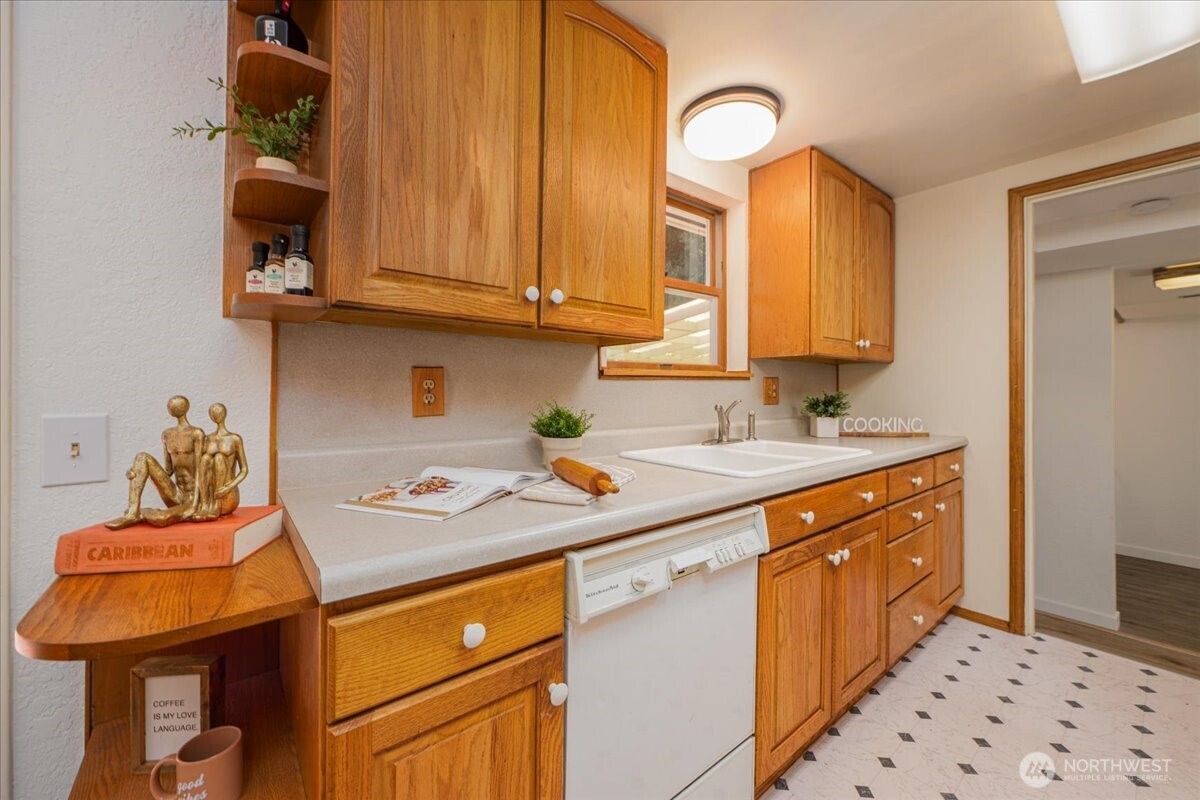 14828 Ashworth Avenue N, Seattle, WA 98117