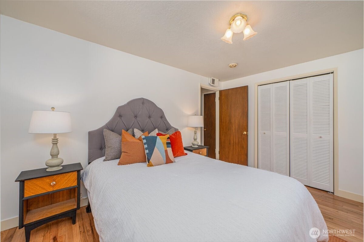 14828 Ashworth Avenue N, Seattle, WA 98117