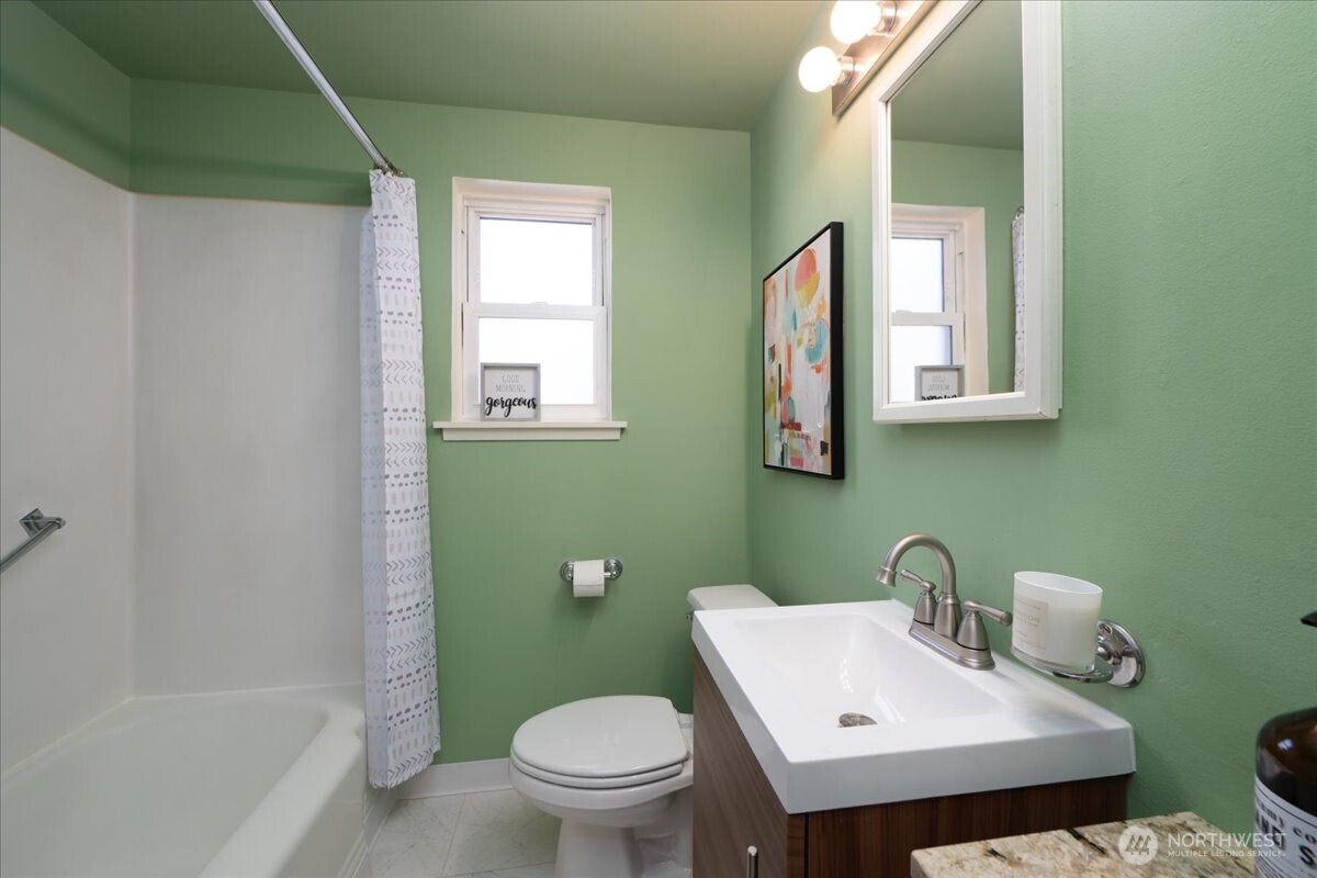 14828 Ashworth Avenue N, Seattle, WA 98117