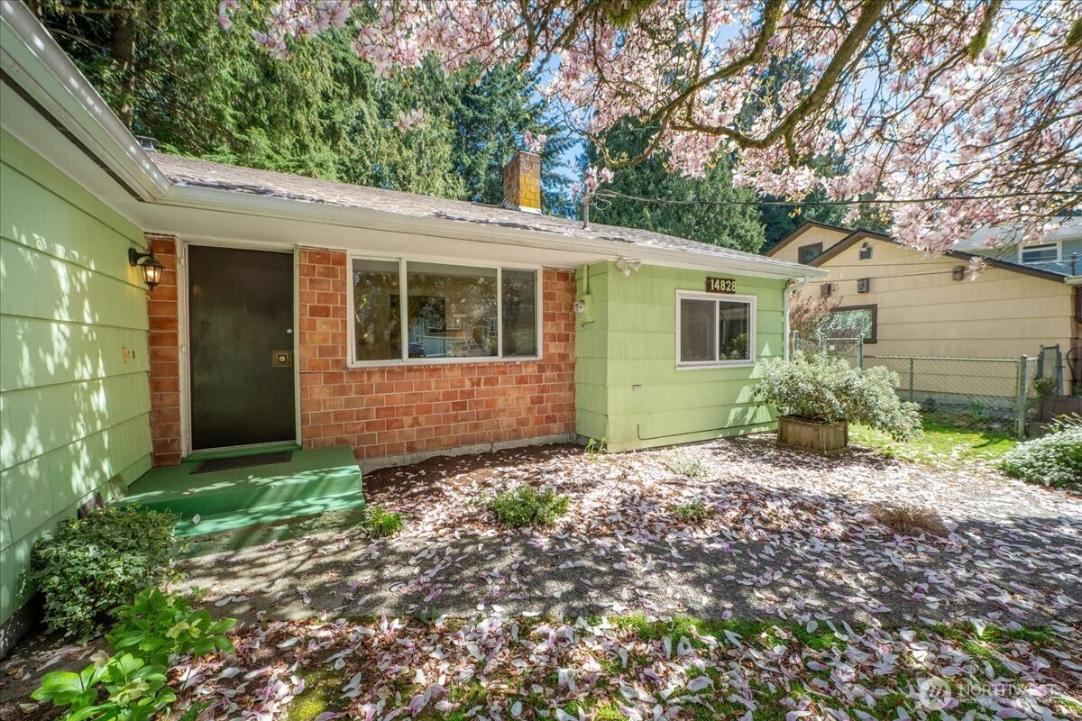 14828 Ashworth Avenue N, Seattle, WA 98117