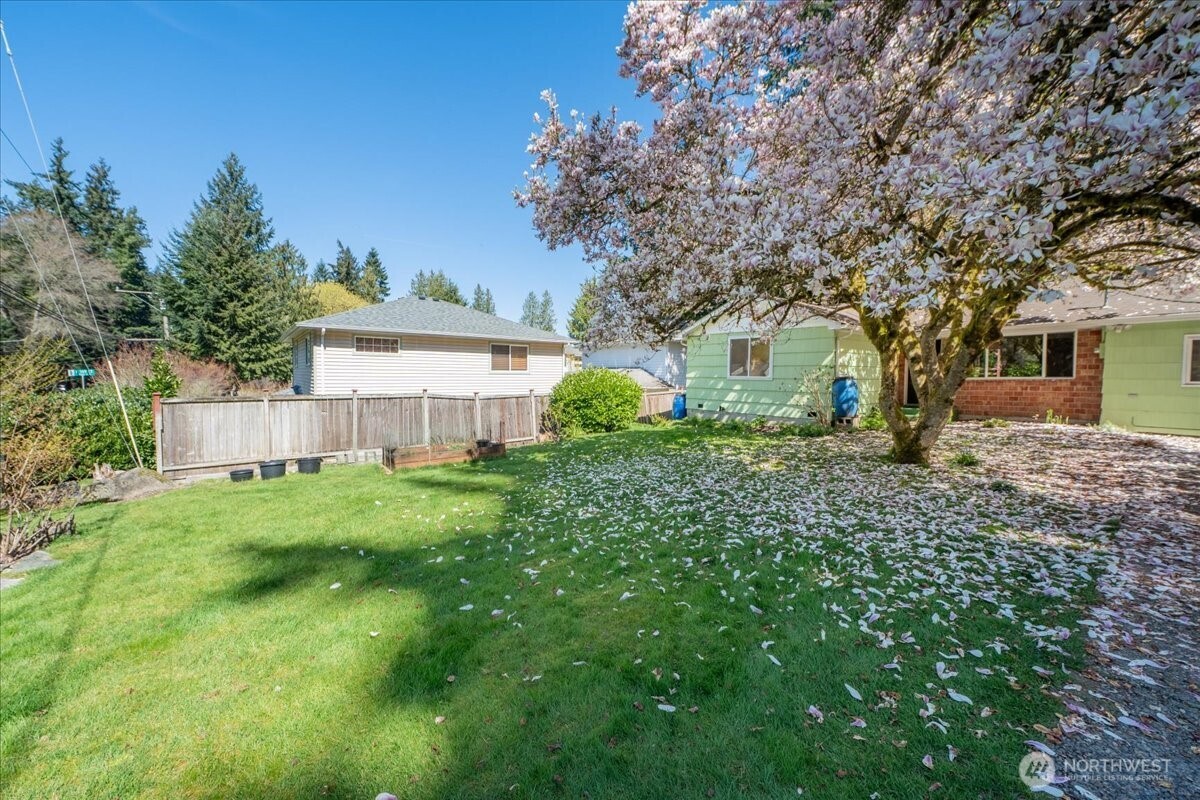 14828 Ashworth Avenue N, Seattle, WA 98117