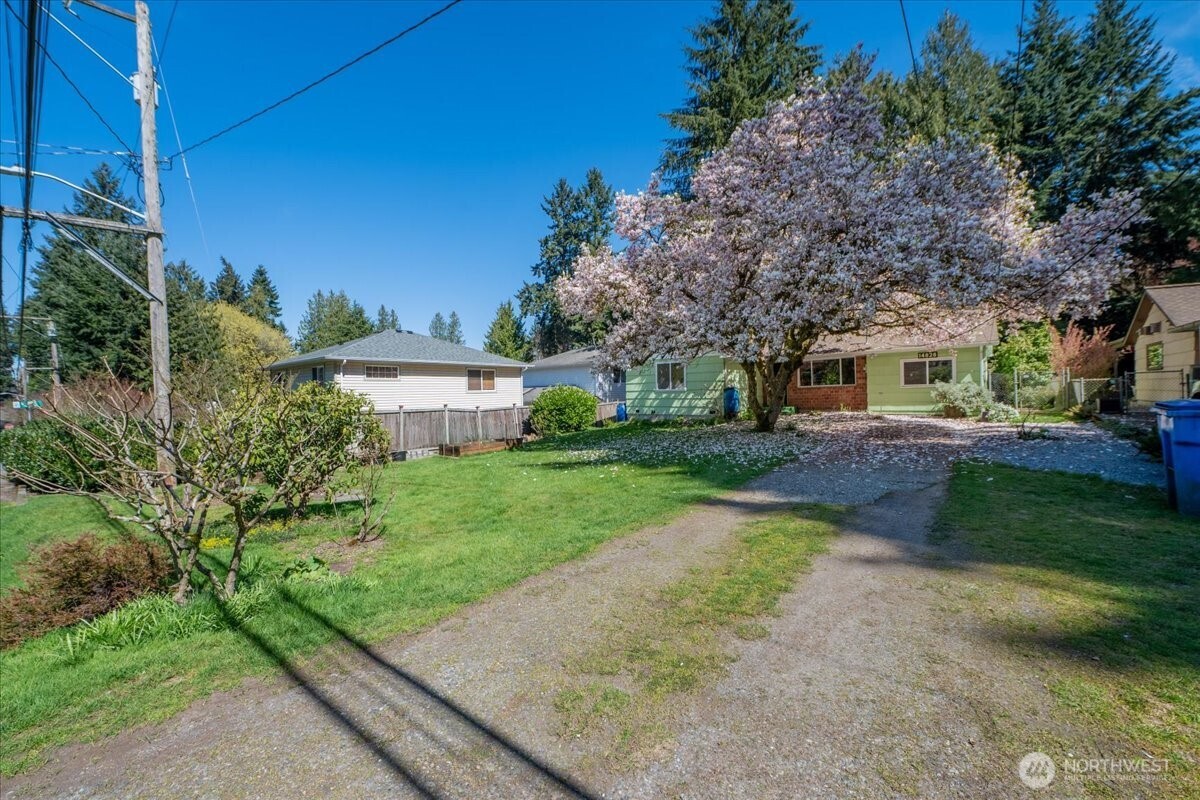 14828 Ashworth Avenue N, Seattle, WA 98117