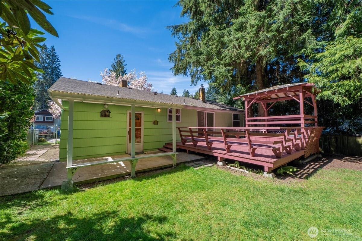 14828 Ashworth Avenue N, Seattle, WA 98117