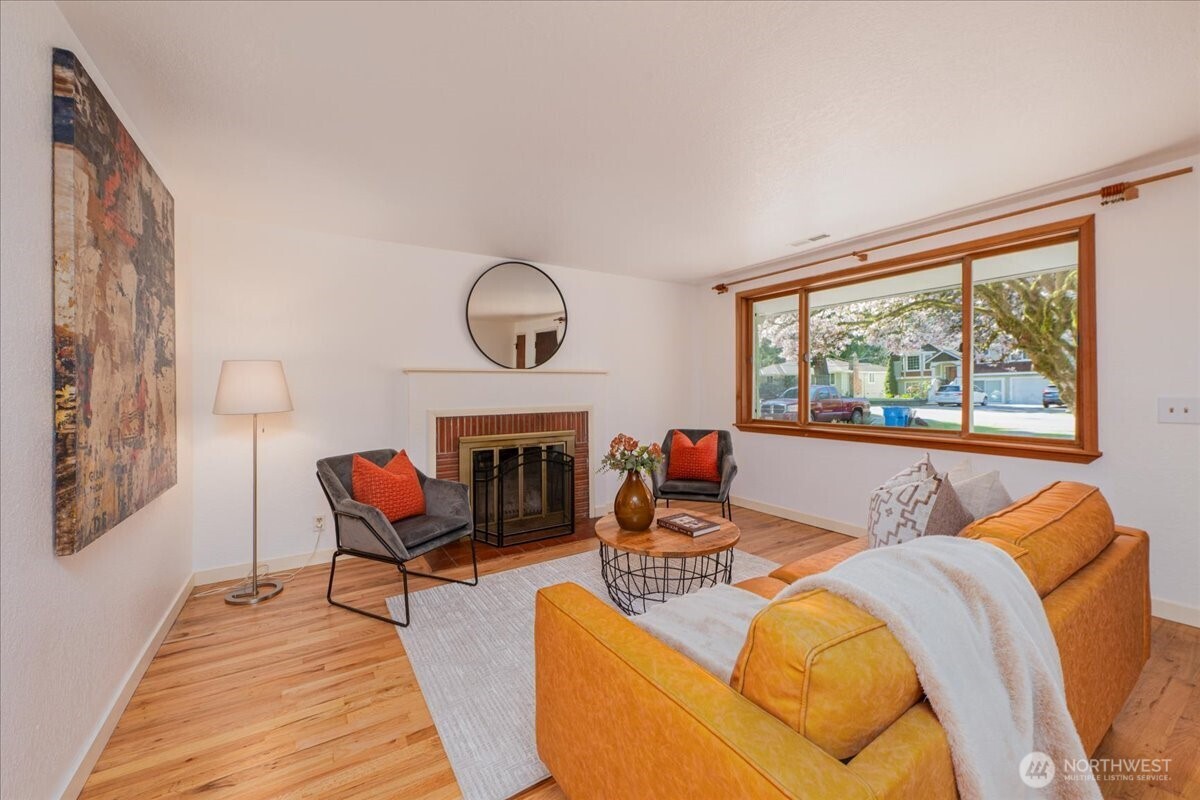 14828 Ashworth Avenue N, Seattle, WA 98117