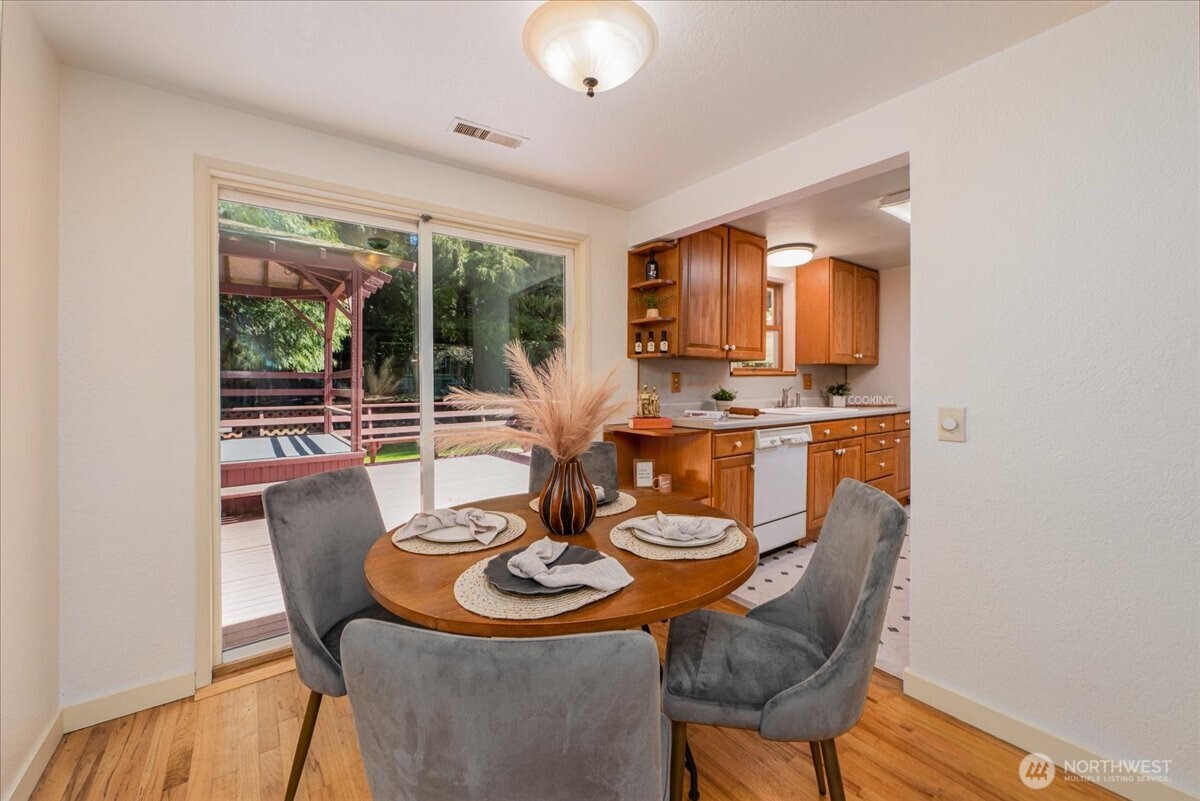 14828 Ashworth Avenue N, Seattle, WA 98117