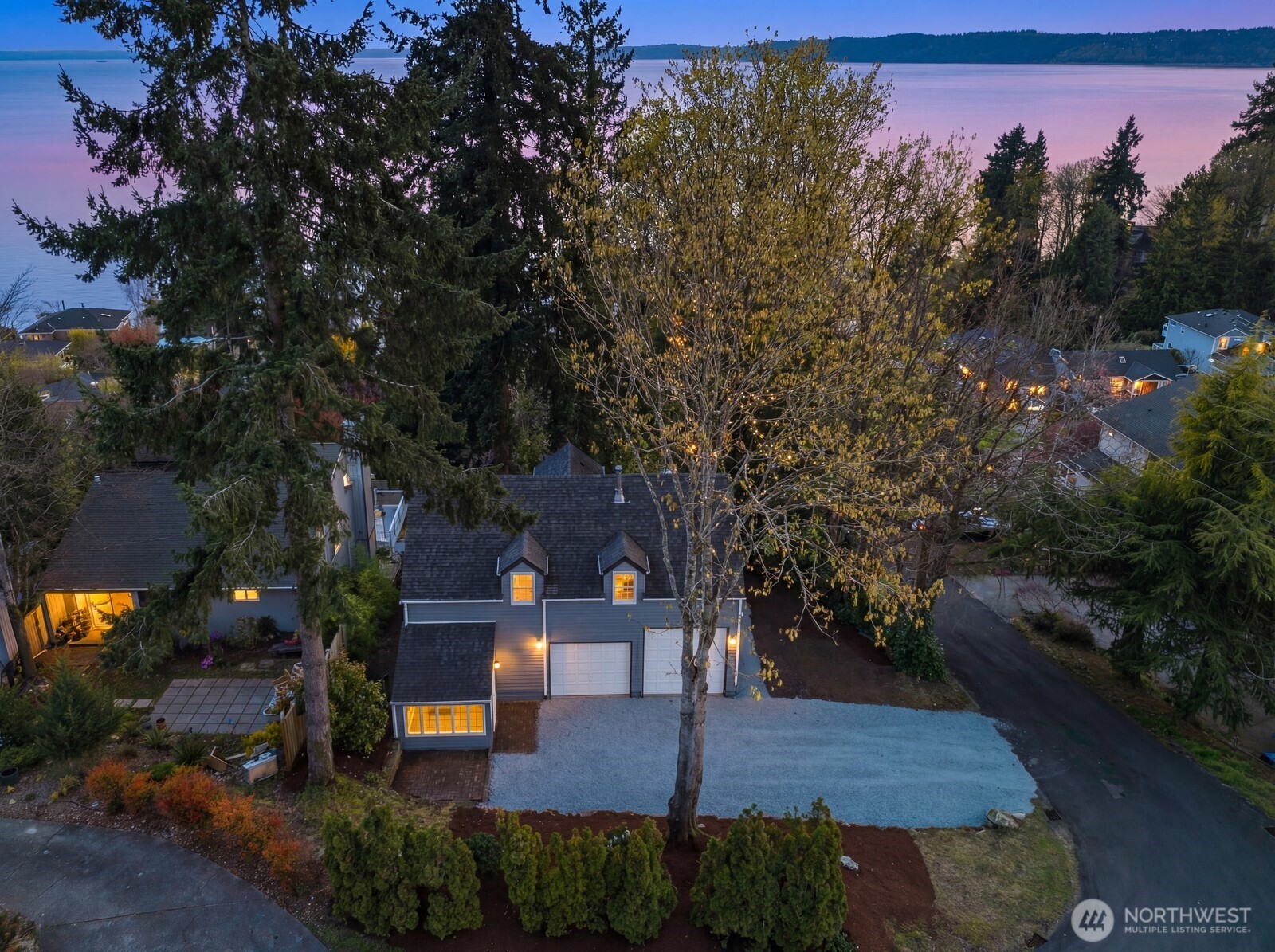 905 S 270th Street , Des Moines, WA 98198