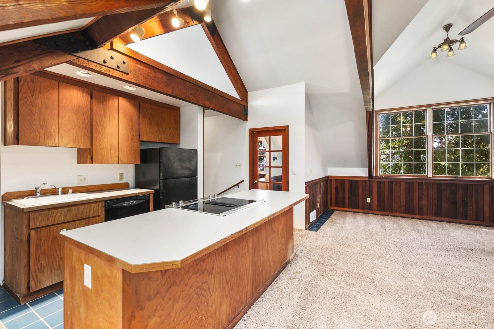 905 S 270th Street , Des Moines, WA 98198