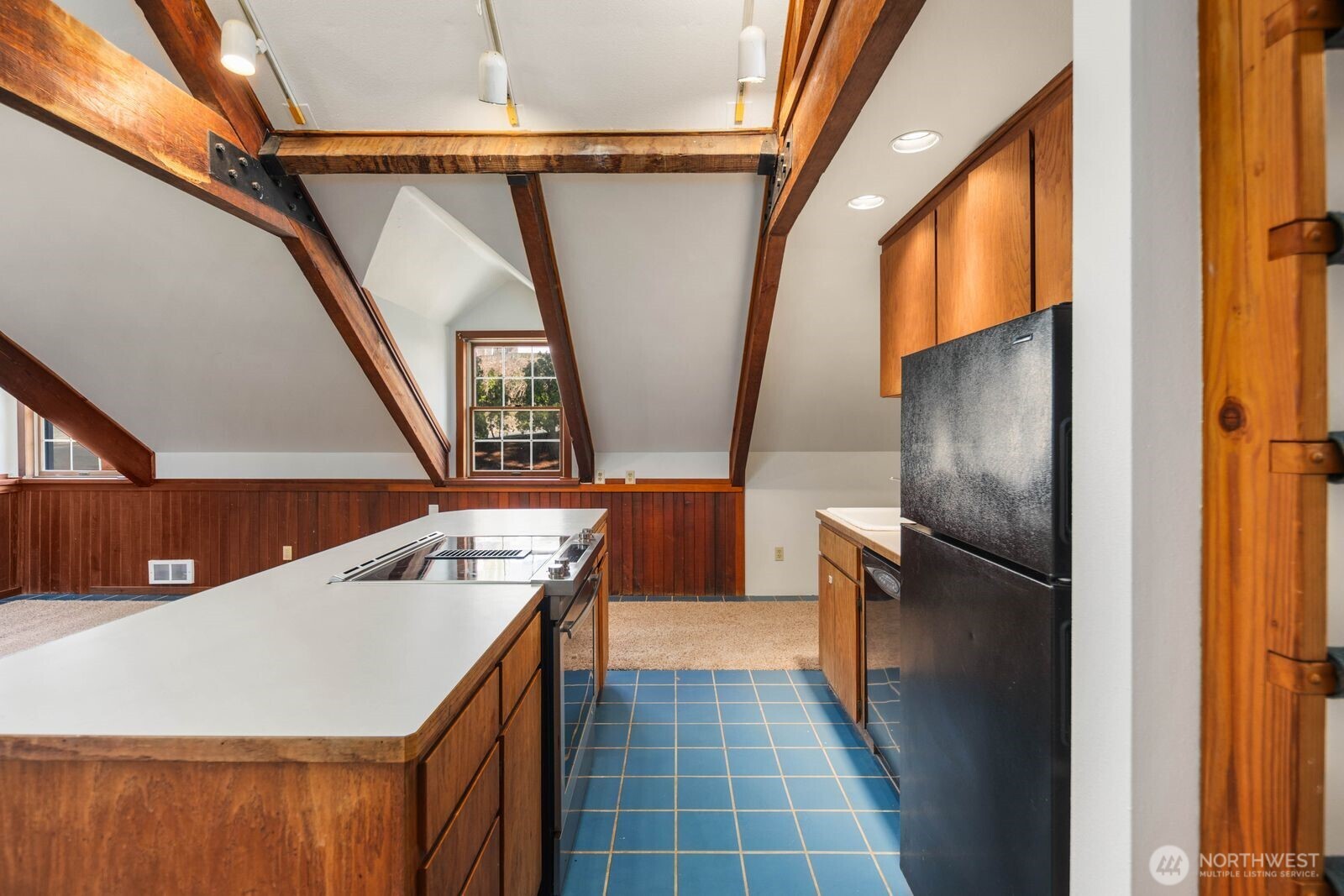 905 S 270th Street , Des Moines, WA 98198