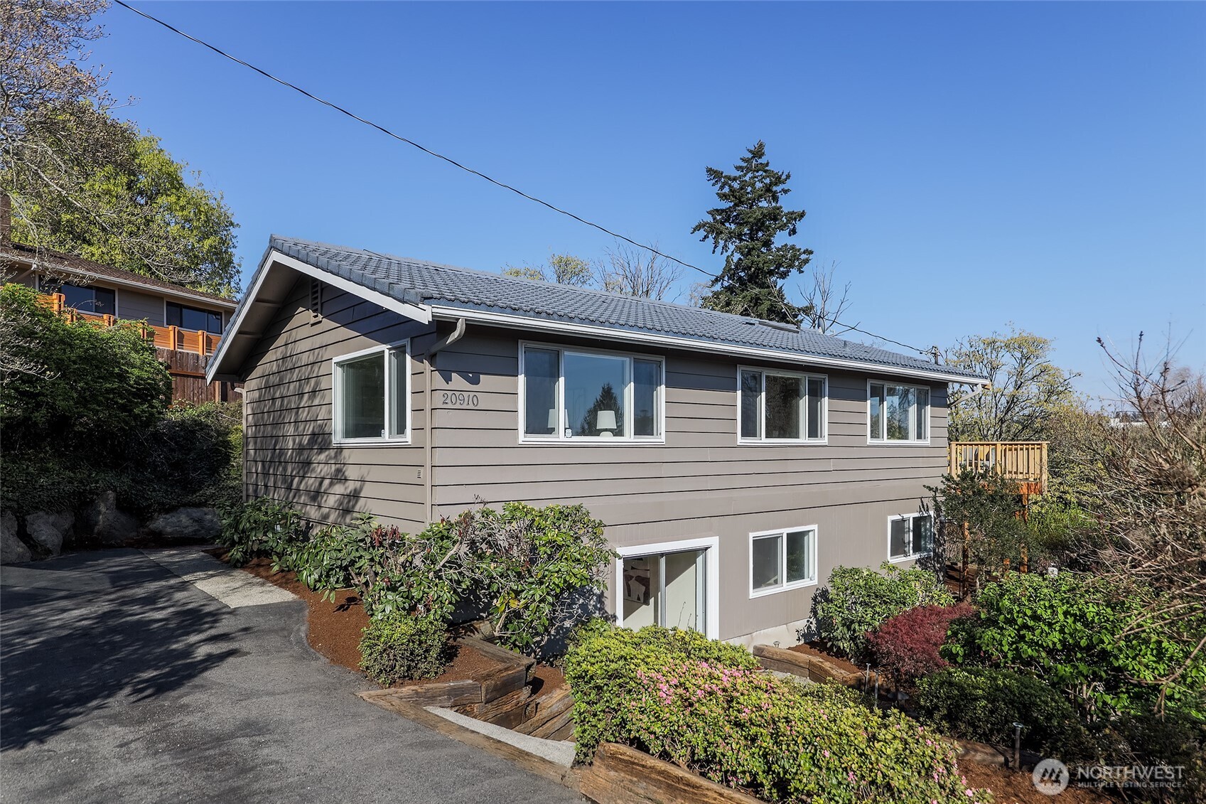 20910 9th Avenue S, Des Moines, WA 98198-3254