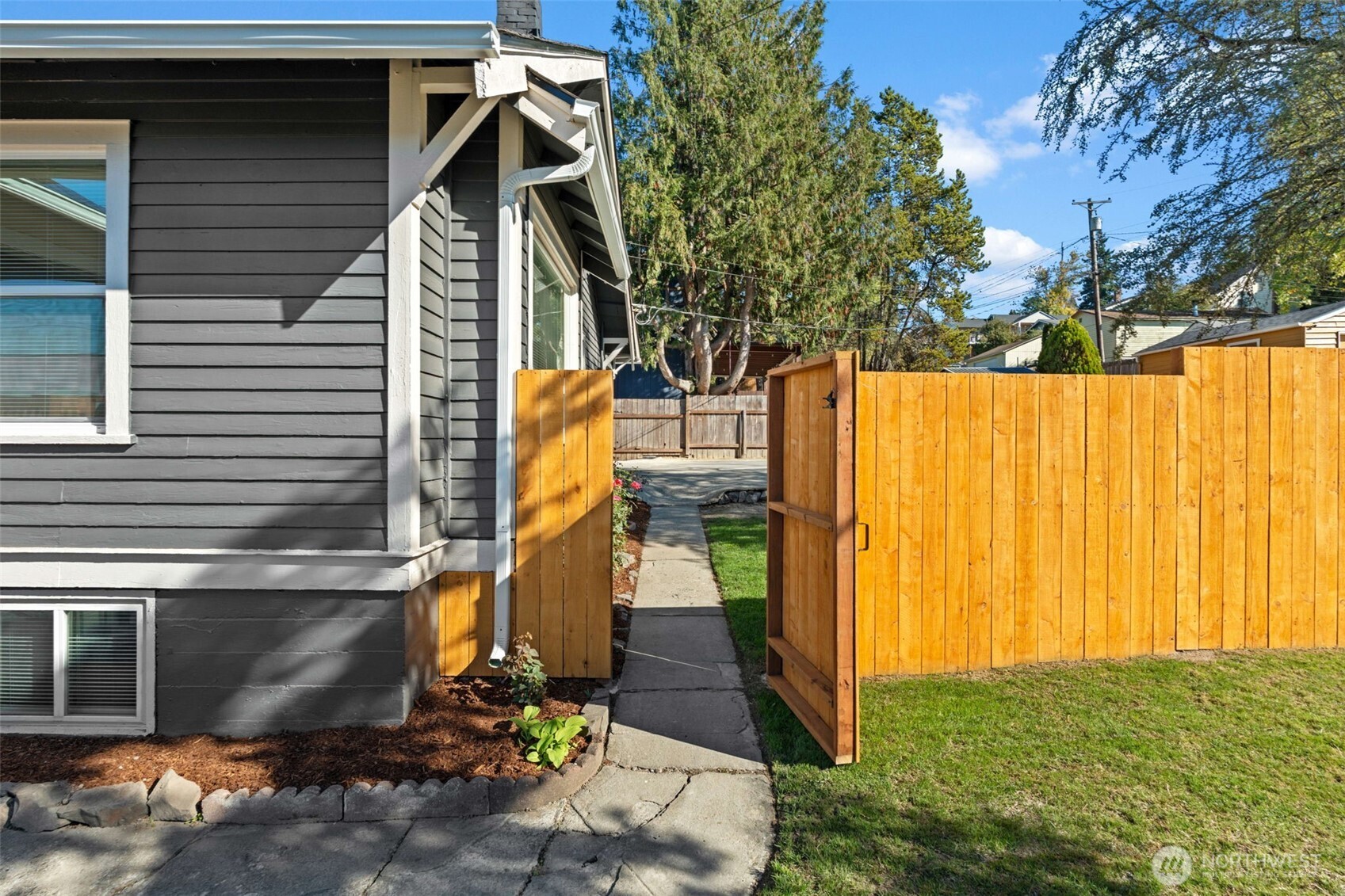 3525 E T Street , Tacoma, WA 98404