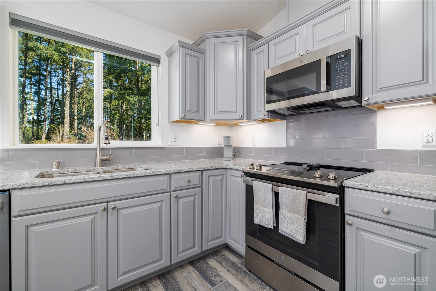 331 E Little Bear Lane , Shelton, WA 98584