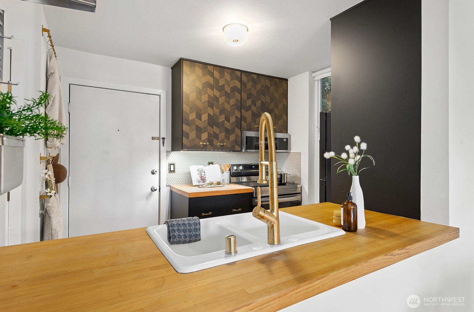 5000 Fauntleroy Way SW #202, Seattle, WA 98136