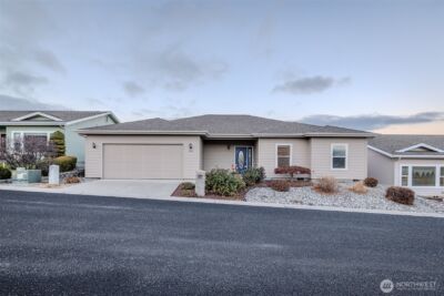 1830 Heritage Drive , Wenatchee, WA 98801-8204 - Photo 2