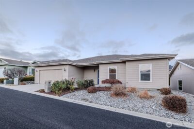 1830 Heritage Drive , Wenatchee, WA 98801-8204 - Photo 4