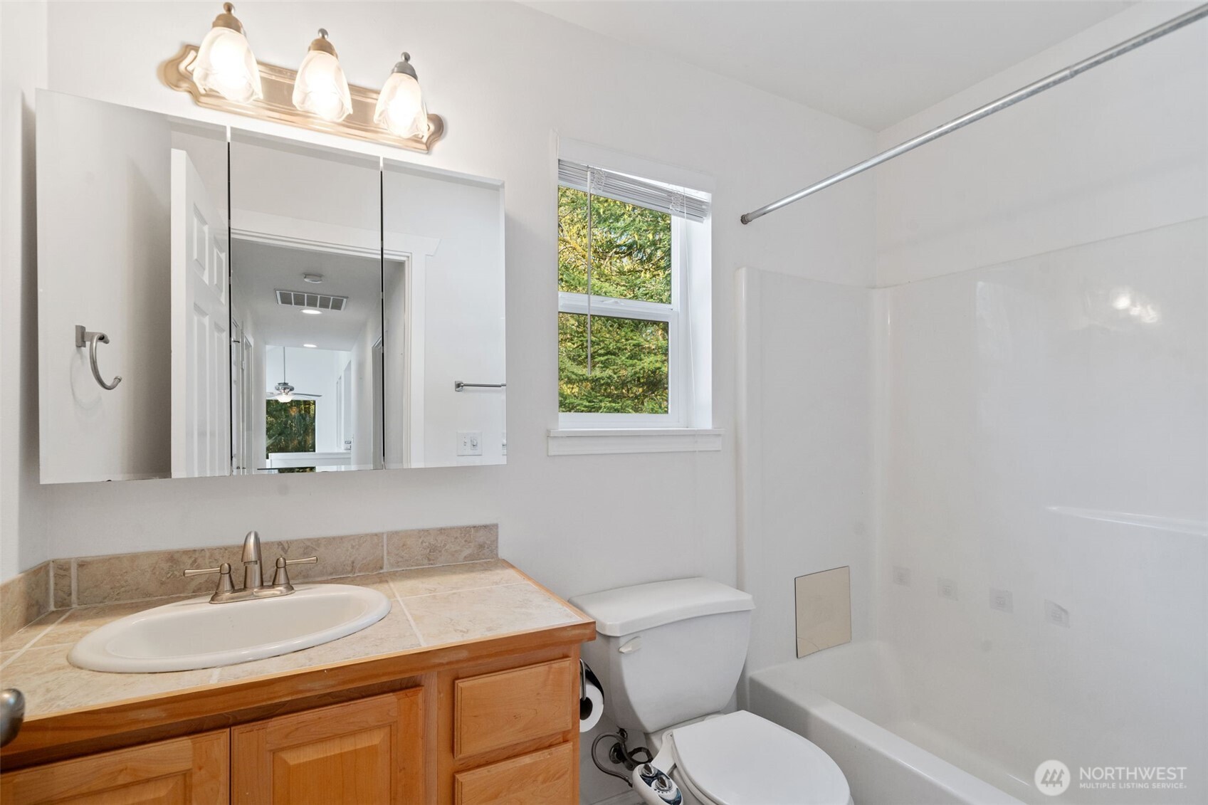 5662 Hicks Ave NE, Bremerton, WA 98311
