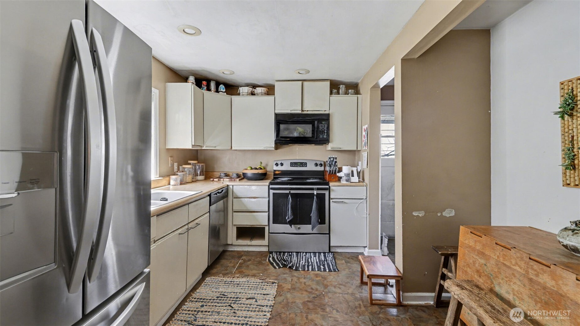 8650 10th Avenue SW, Seattle, WA 98106