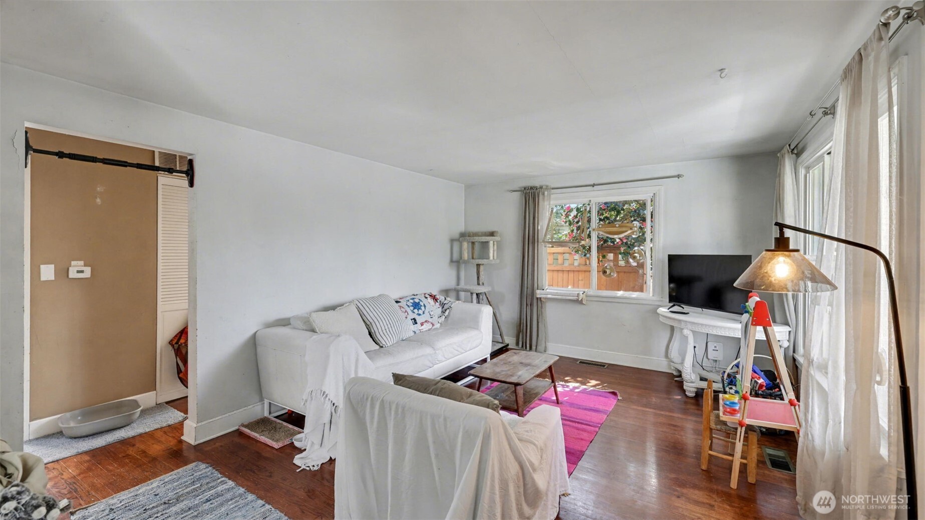 8650 10th Avenue SW, Seattle, WA 98106