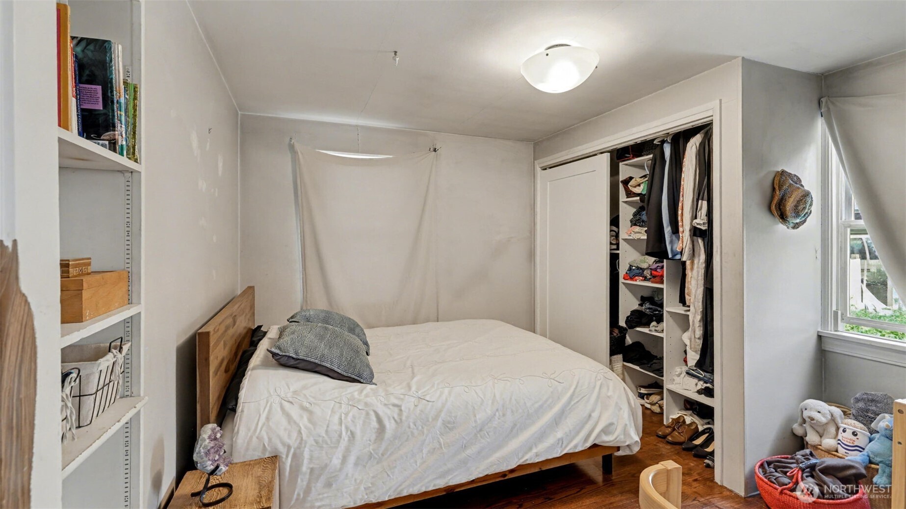 8650 10th Avenue SW, Seattle, WA 98106