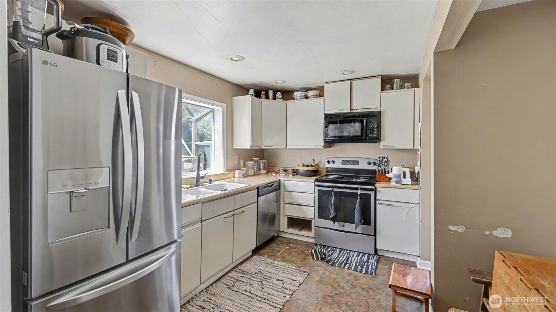 8650 10th Avenue SW, Seattle, WA 98106