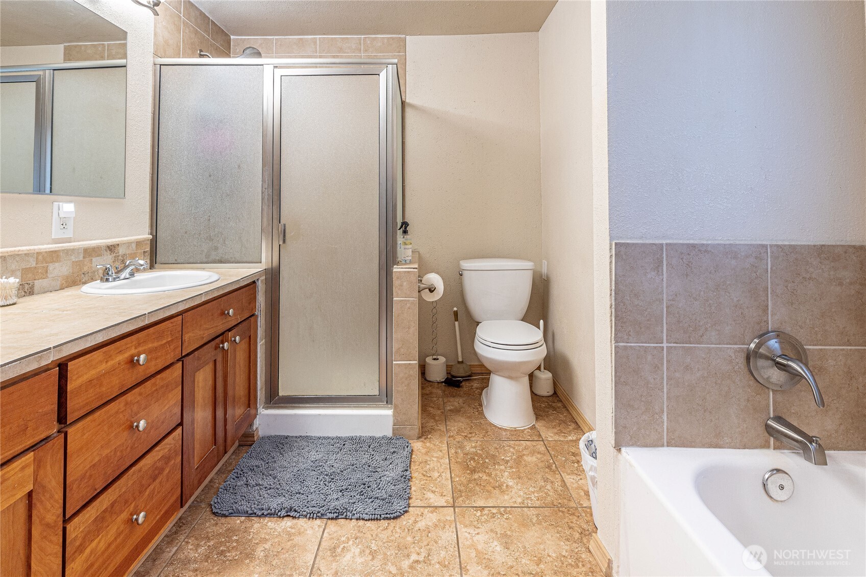 37627 W Lake Walker Drive SE, Enumclaw, WA 98022