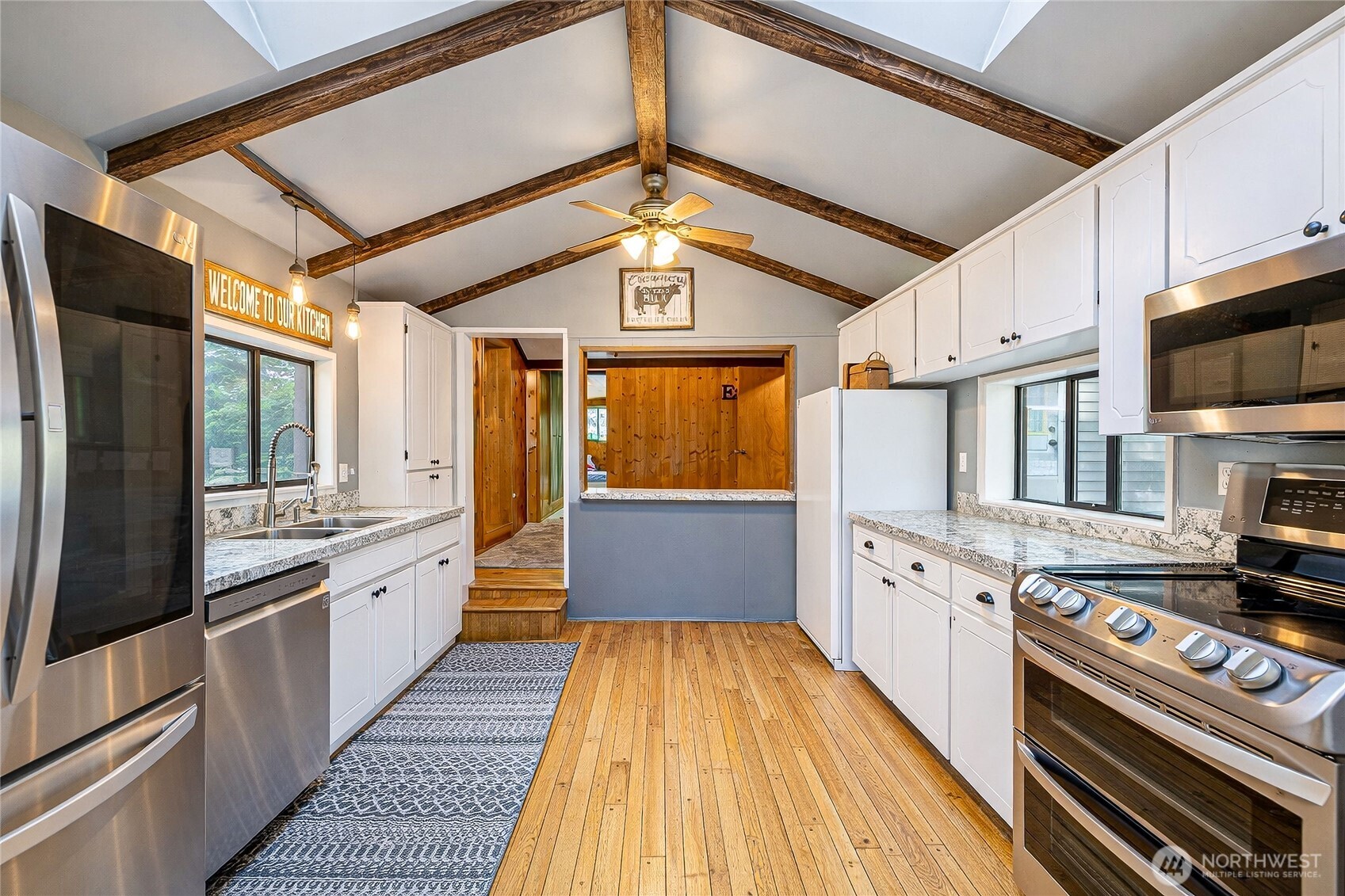 37627 W Lake Walker Drive SE, Enumclaw, WA 98022