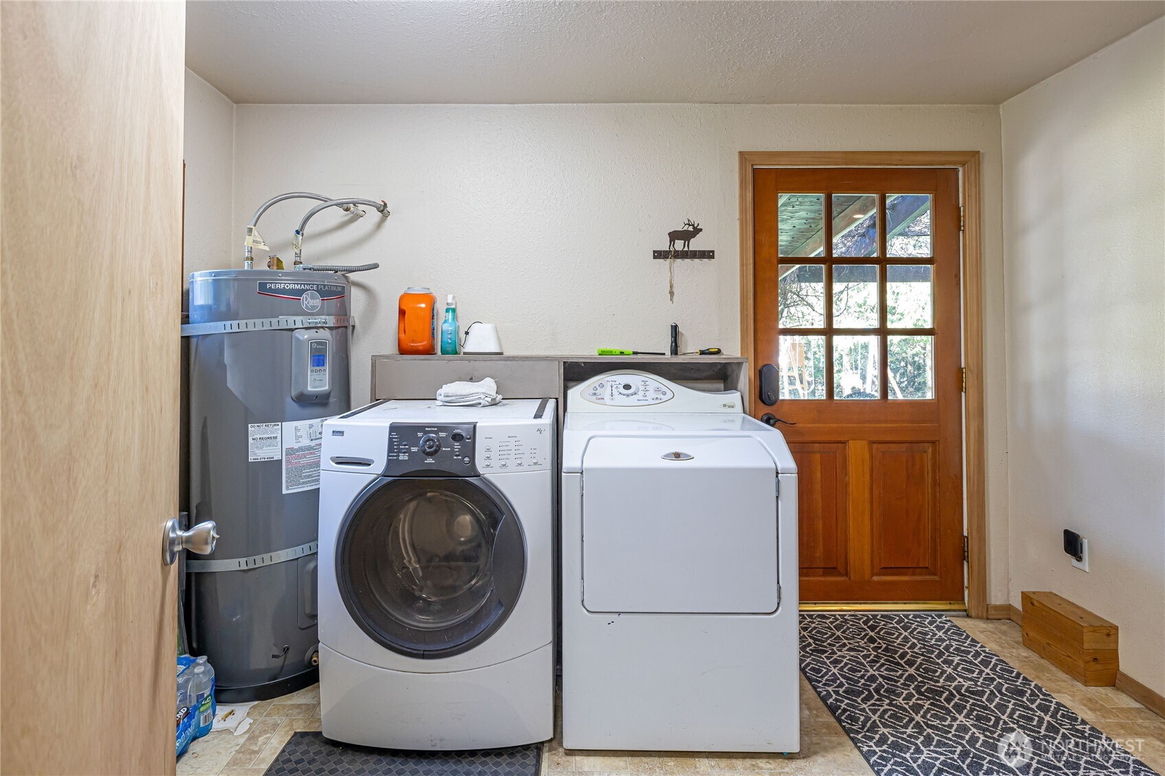 37627 W Lake Walker Drive SE, Enumclaw, WA 98022