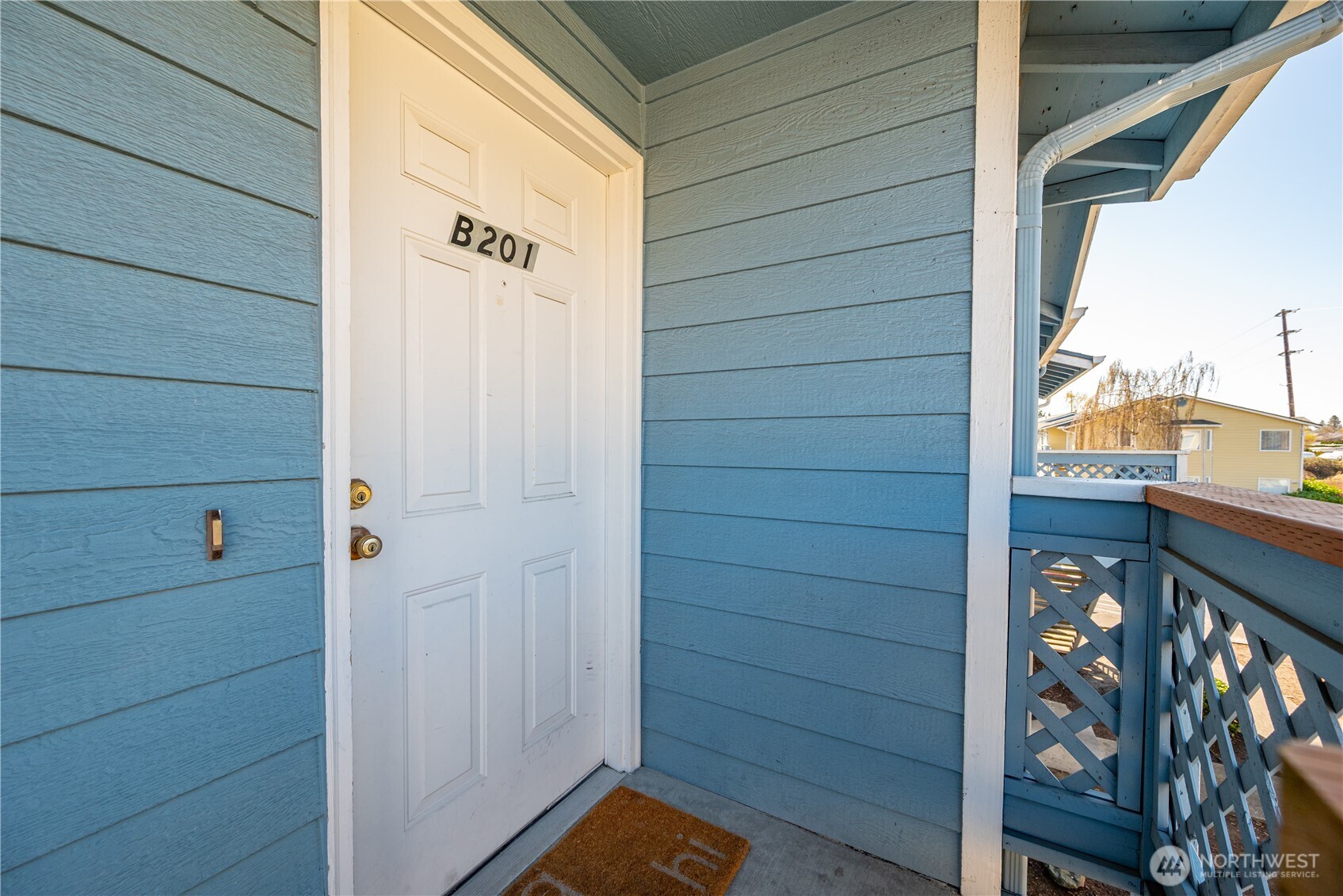 537 NE Ellis Way #B201, Oak Harbor, WA 98277
