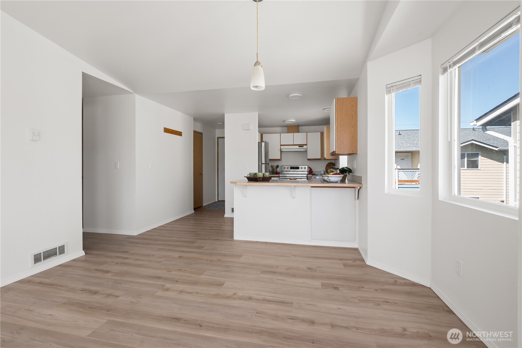 537 NE Ellis Way #B201, Oak Harbor, WA 98277