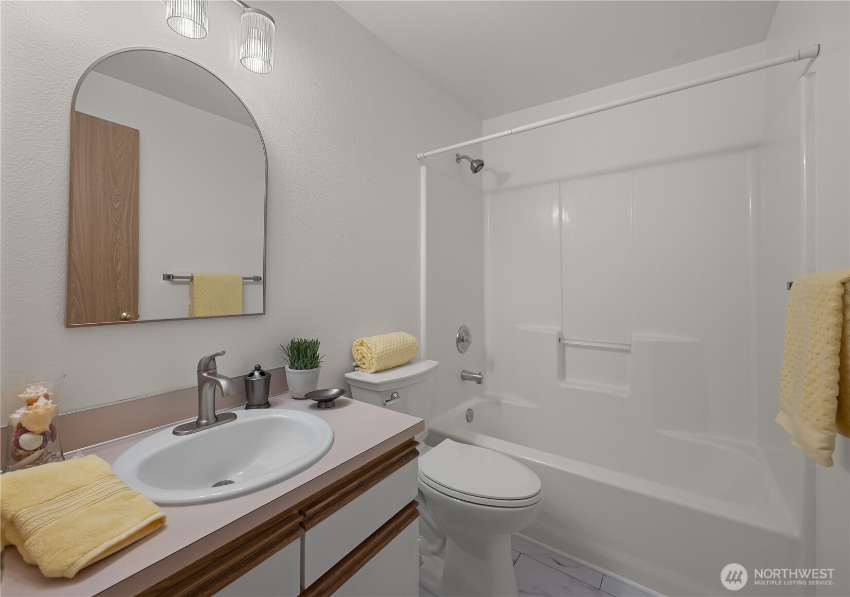 537 NE Ellis Way #B201, Oak Harbor, WA 98277