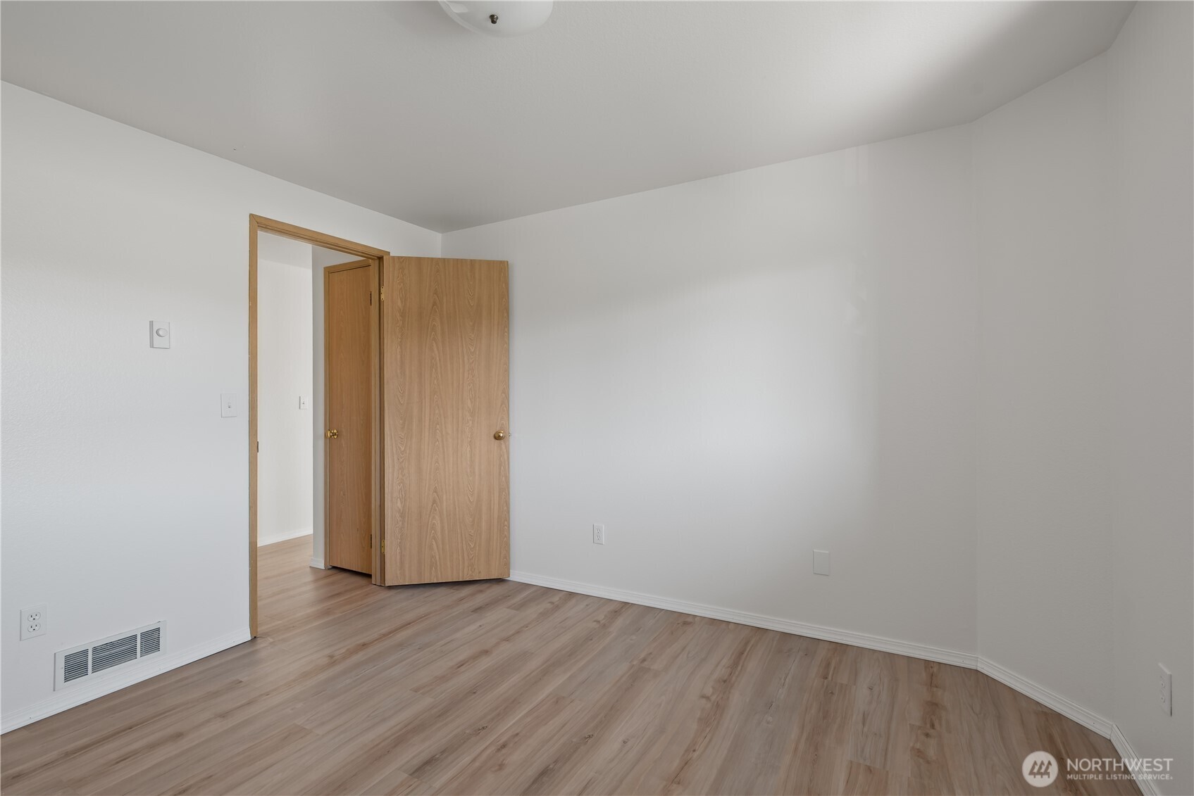 537 NE Ellis Way #B201, Oak Harbor, WA 98277