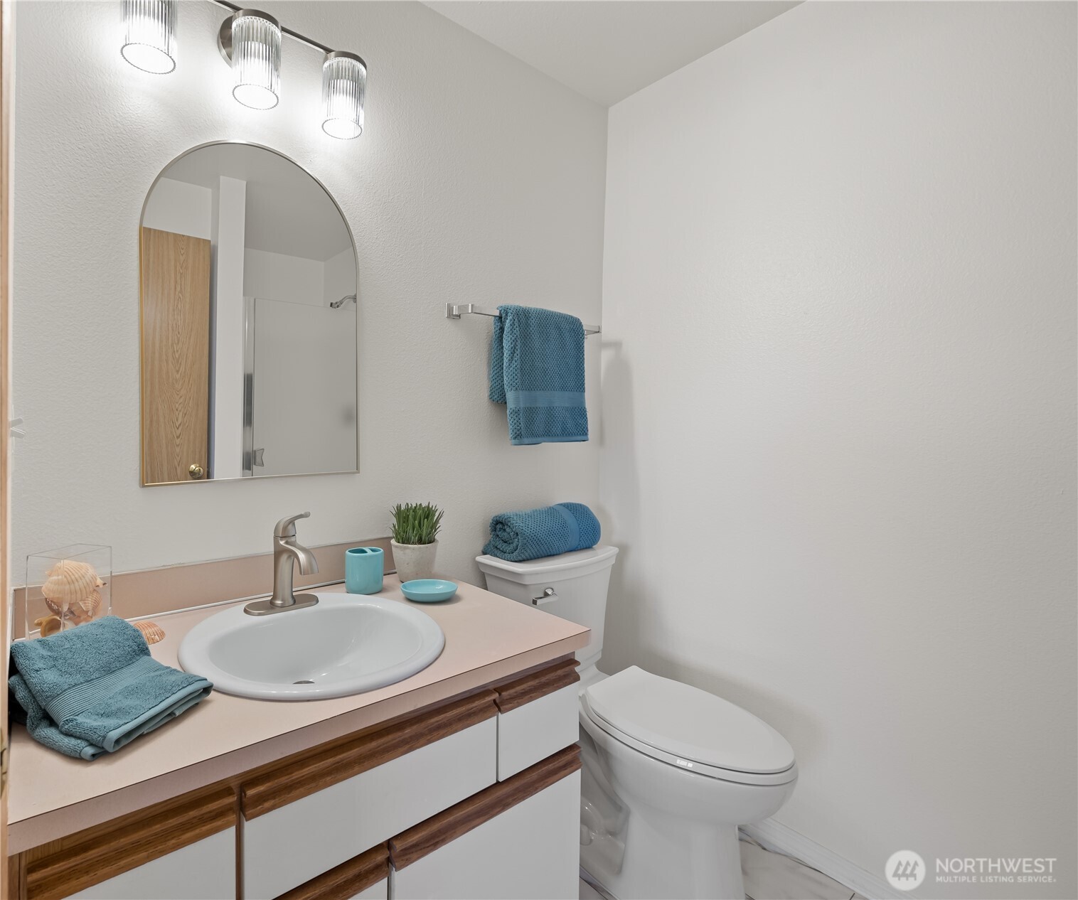 537 NE Ellis Way #B201, Oak Harbor, WA 98277