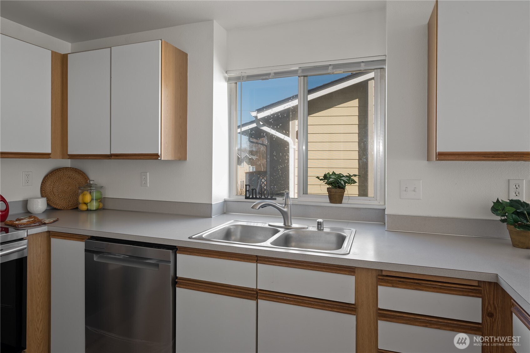 537 NE Ellis Way #B201, Oak Harbor, WA 98277
