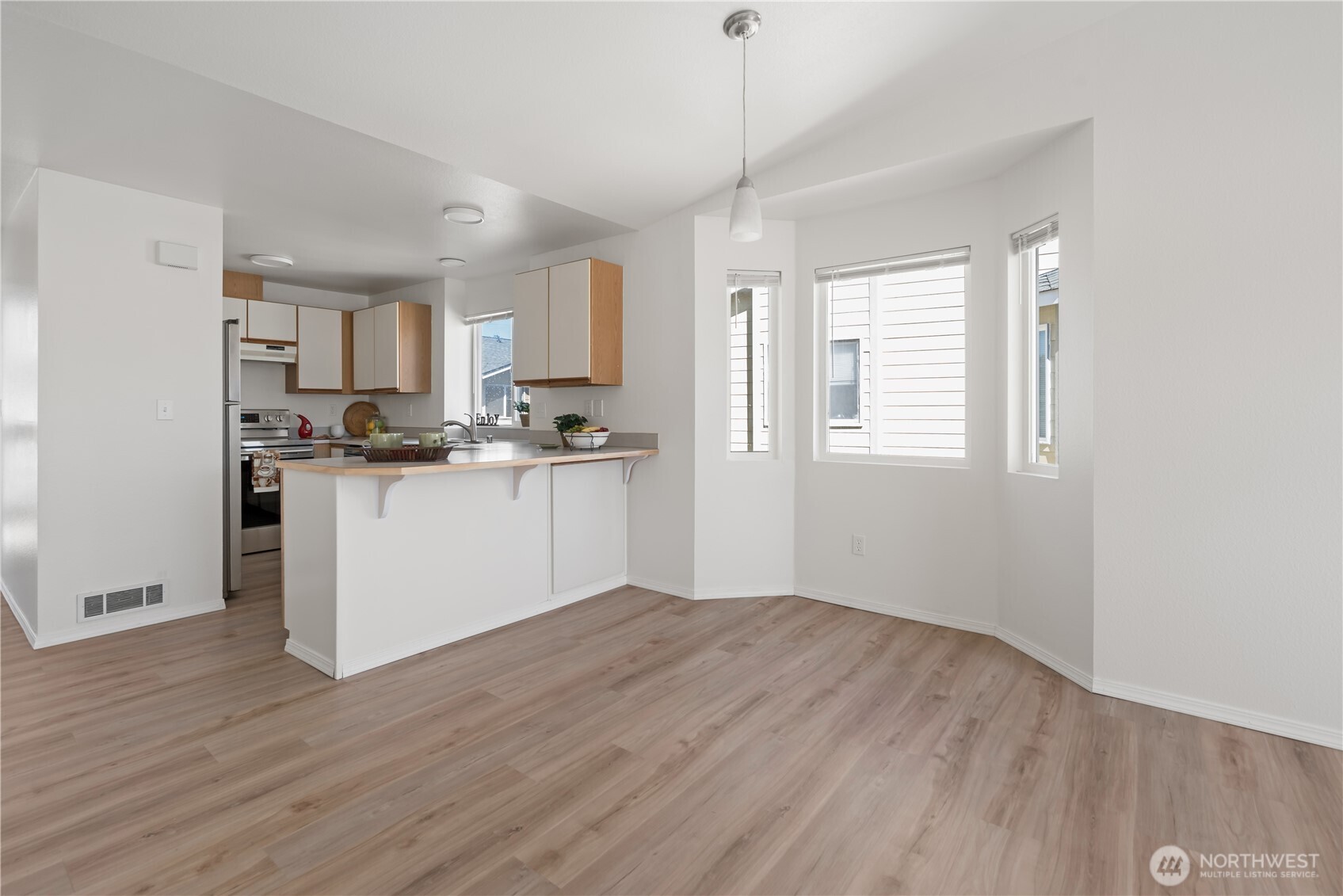 537 NE Ellis Way #B201, Oak Harbor, WA 98277