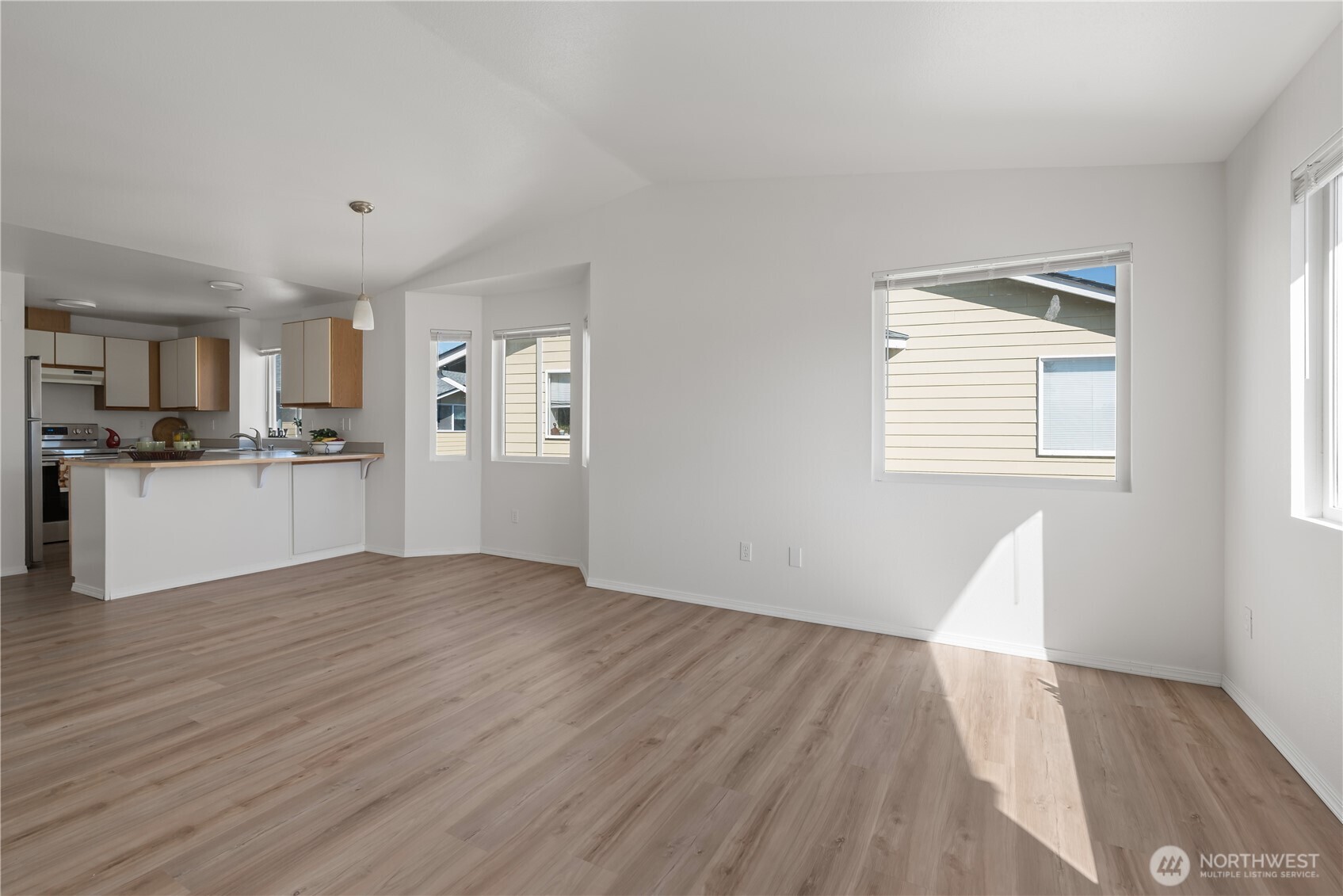 537 NE Ellis Way #B201, Oak Harbor, WA 98277