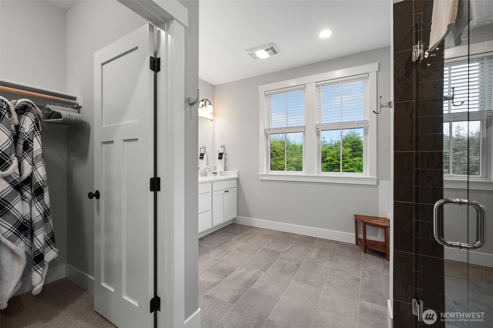 367 Compass Street , Pacific Beach, WA 98571