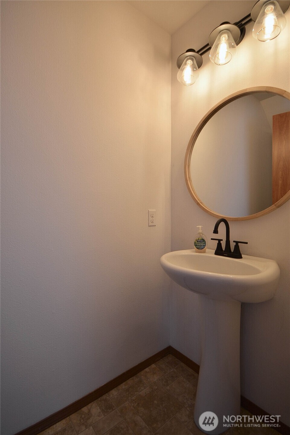 2011 Pleasure Drive SE, Tumwater, WA 98501