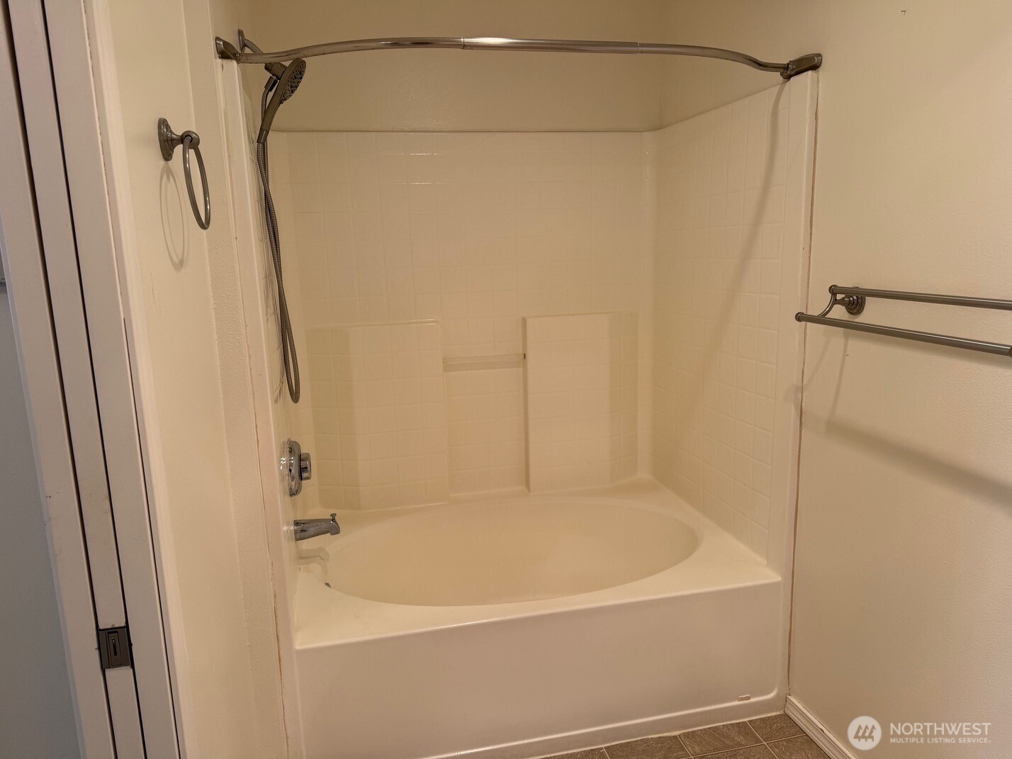23512 55 Avenue S #16, Kent, WA 98032