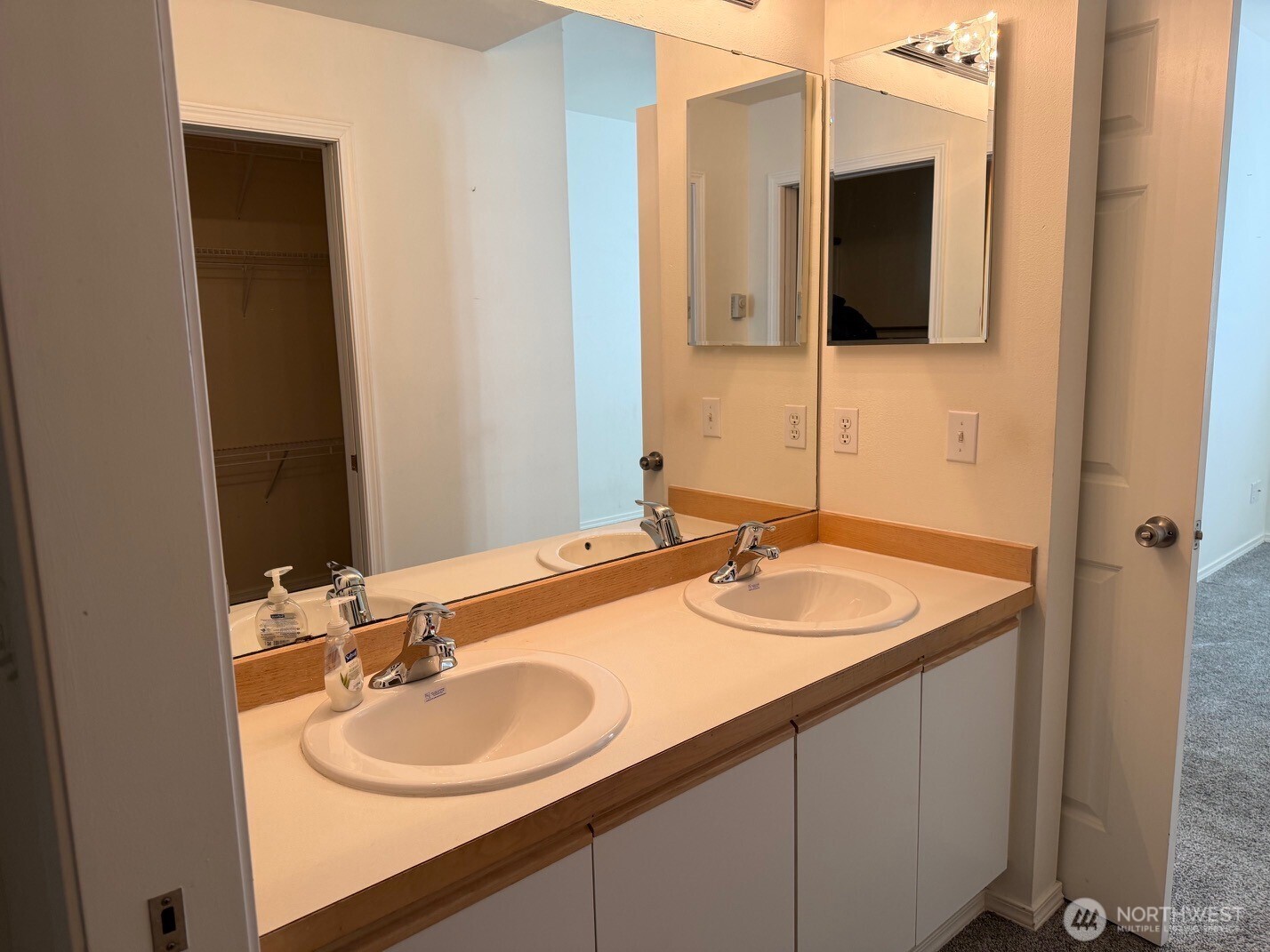 23512 55 Avenue S #16, Kent, WA 98032