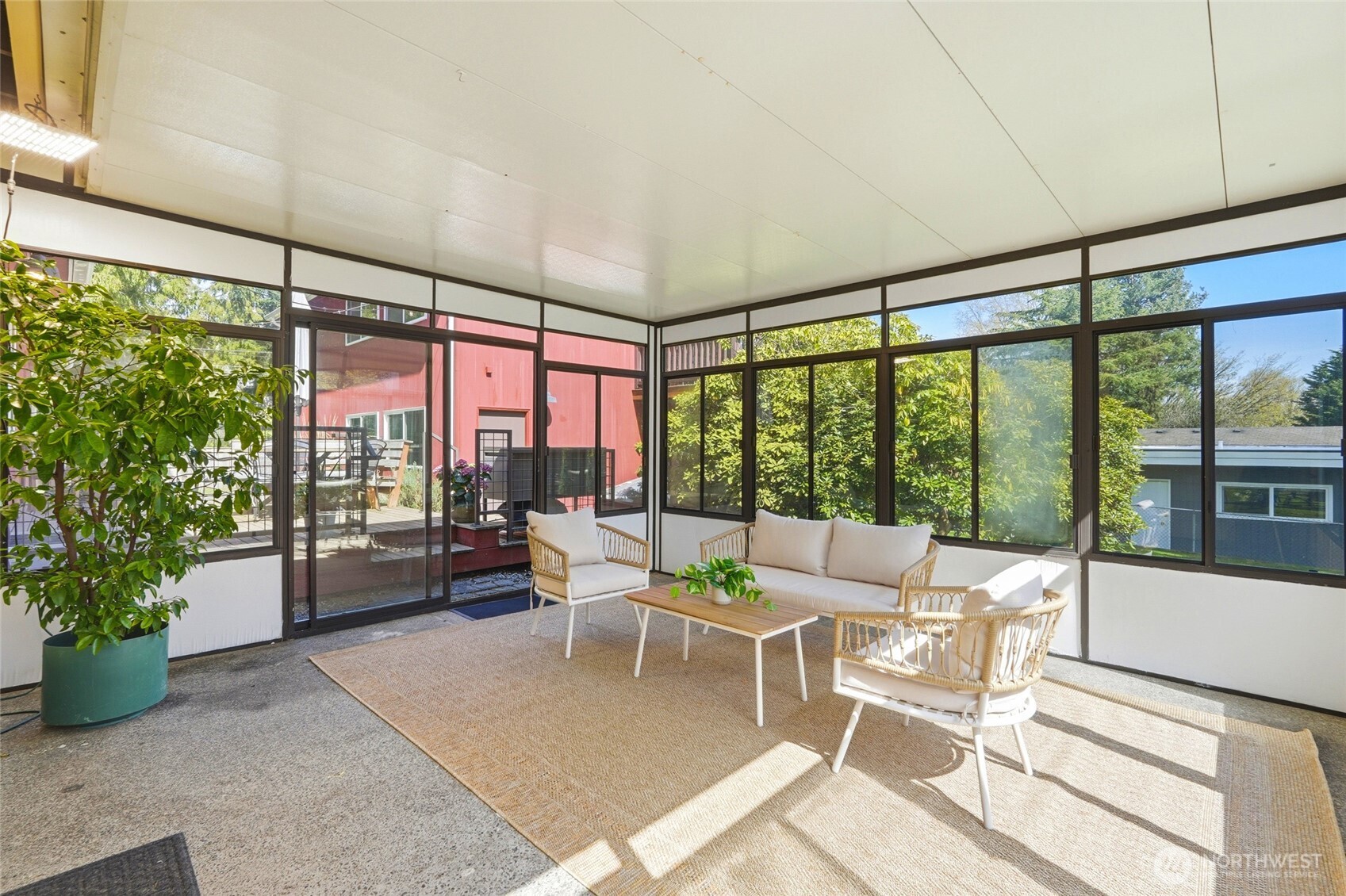 9524 20th Ave NE, Seattle, WA 98115