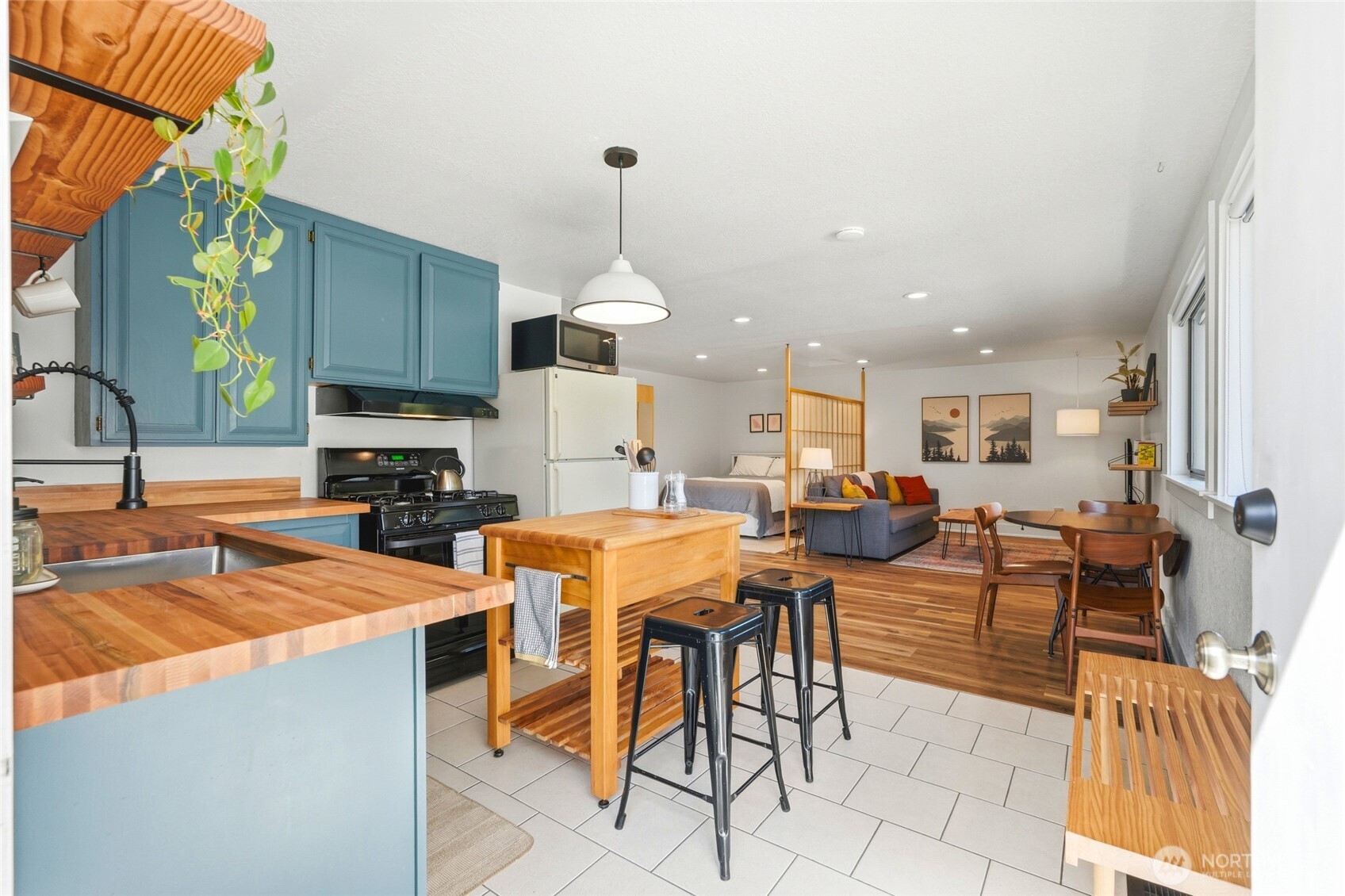 9524 20th Ave NE, Seattle, WA 98115