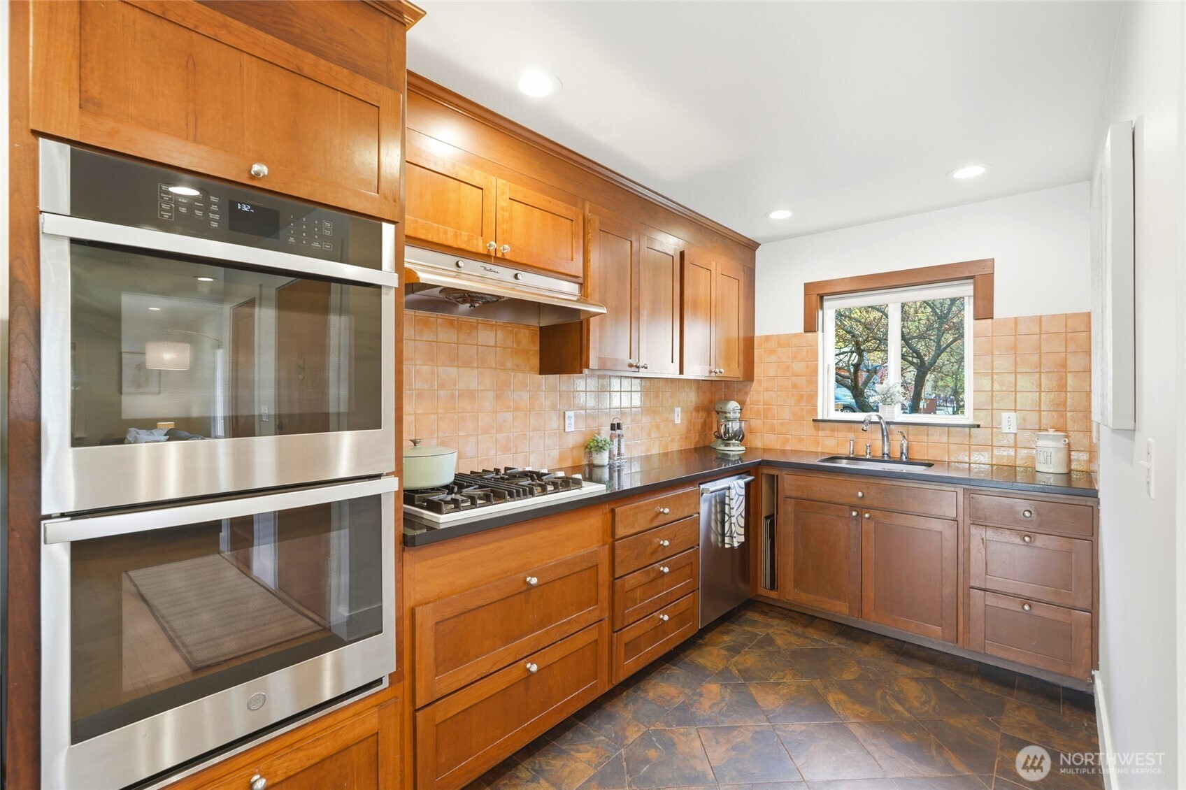 9524 20th Ave NE, Seattle, WA 98115