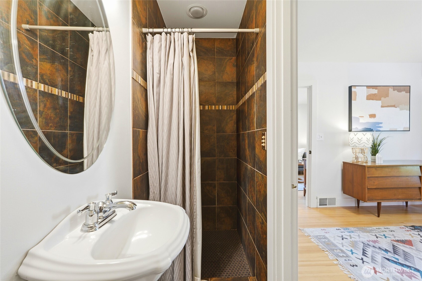 9524 20th Ave NE, Seattle, WA 98115