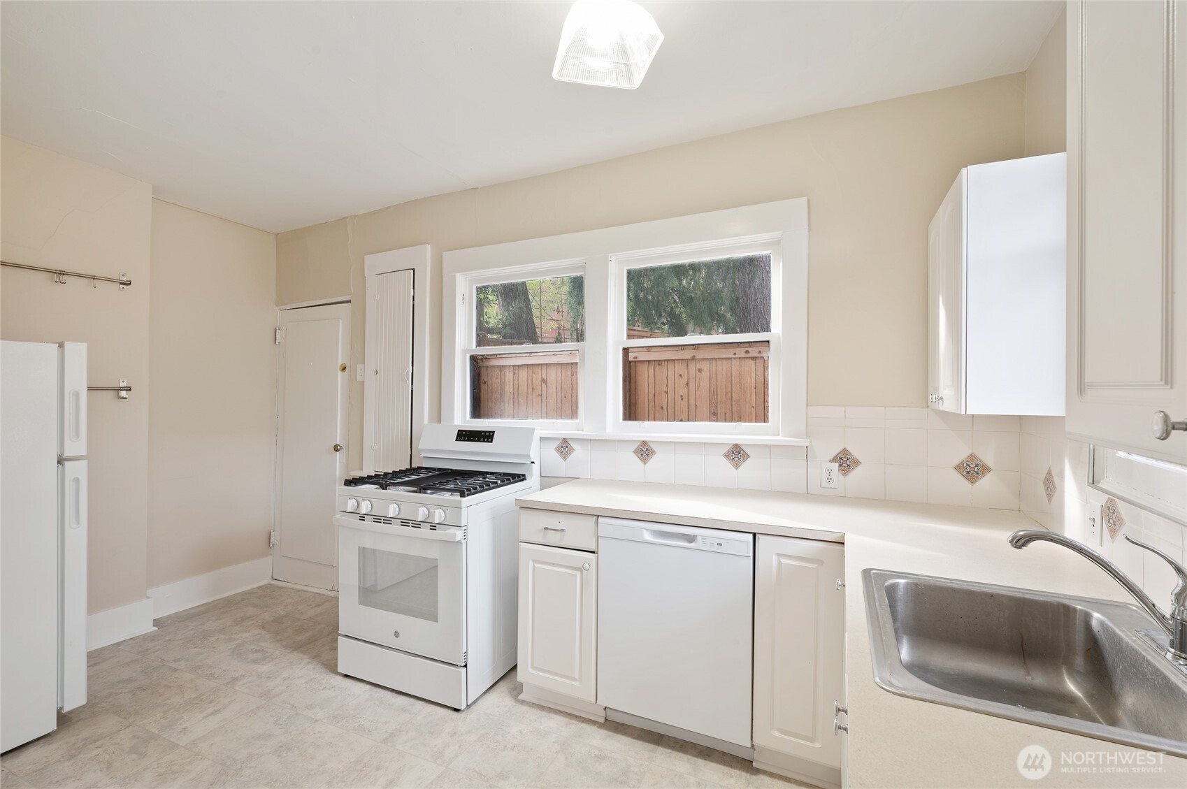 1425 Palm Avenue SW, Seattle, WA 98116