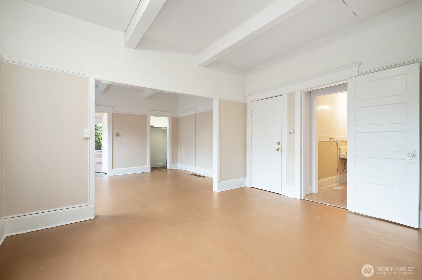 1425 Palm Avenue SW, Seattle, WA 98116