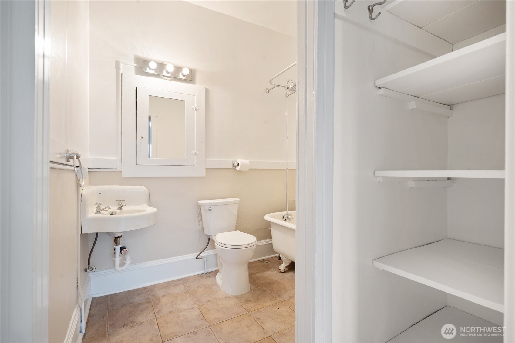 1425 Palm Avenue SW, Seattle, WA 98116