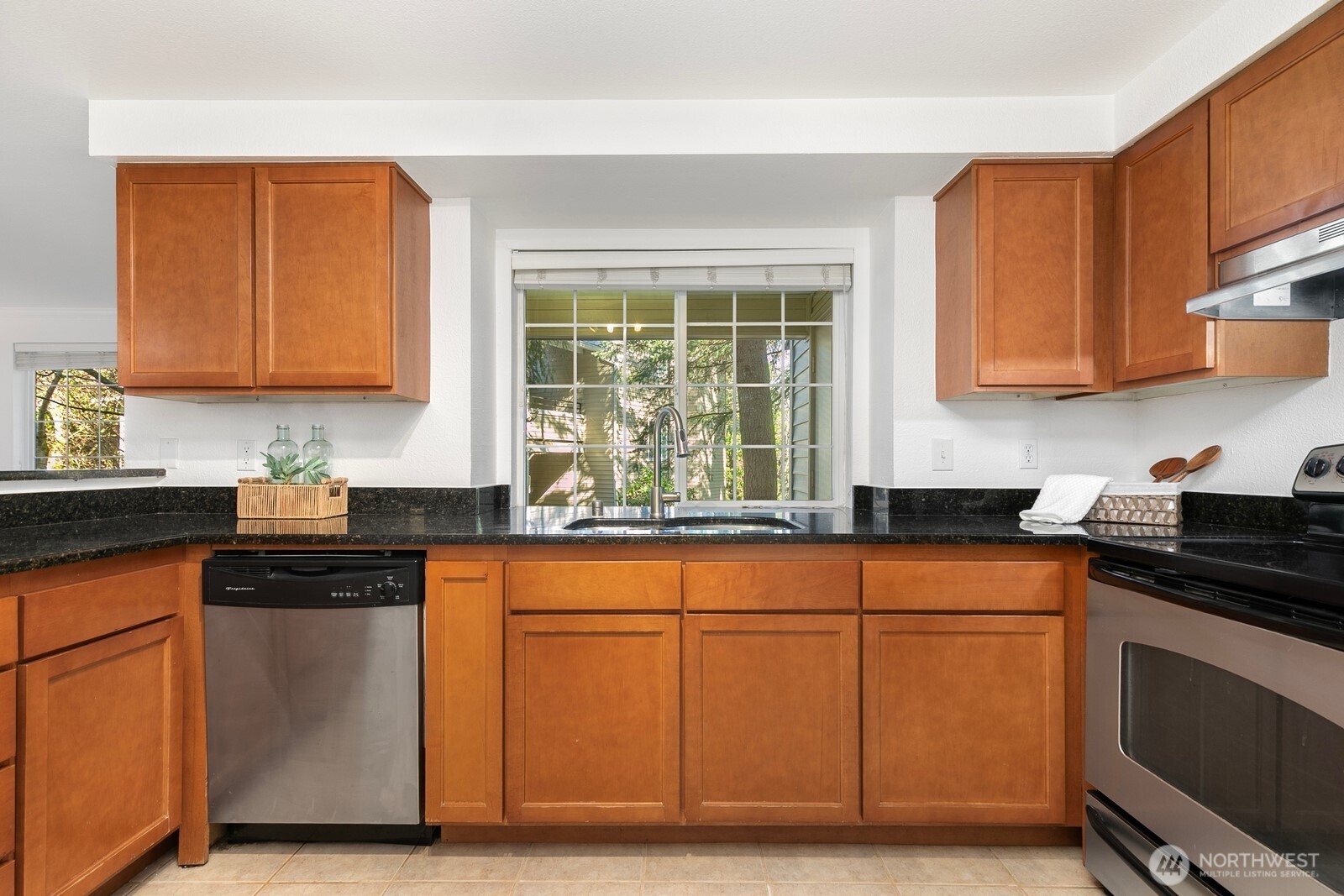 10022 NE 120th Lane #G101, Kirkland, WA 98034